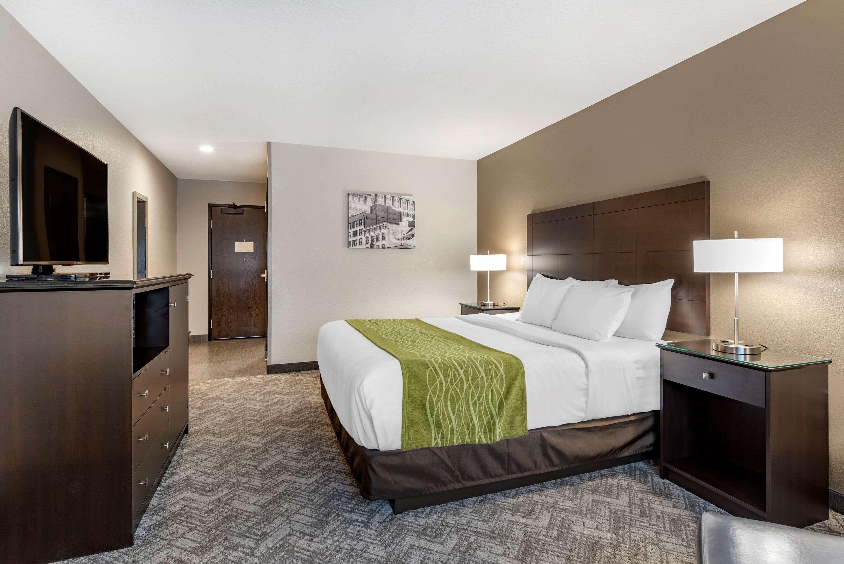 Comfort Inn & Suites Tualatin - Lake Oswego South Exterior photo