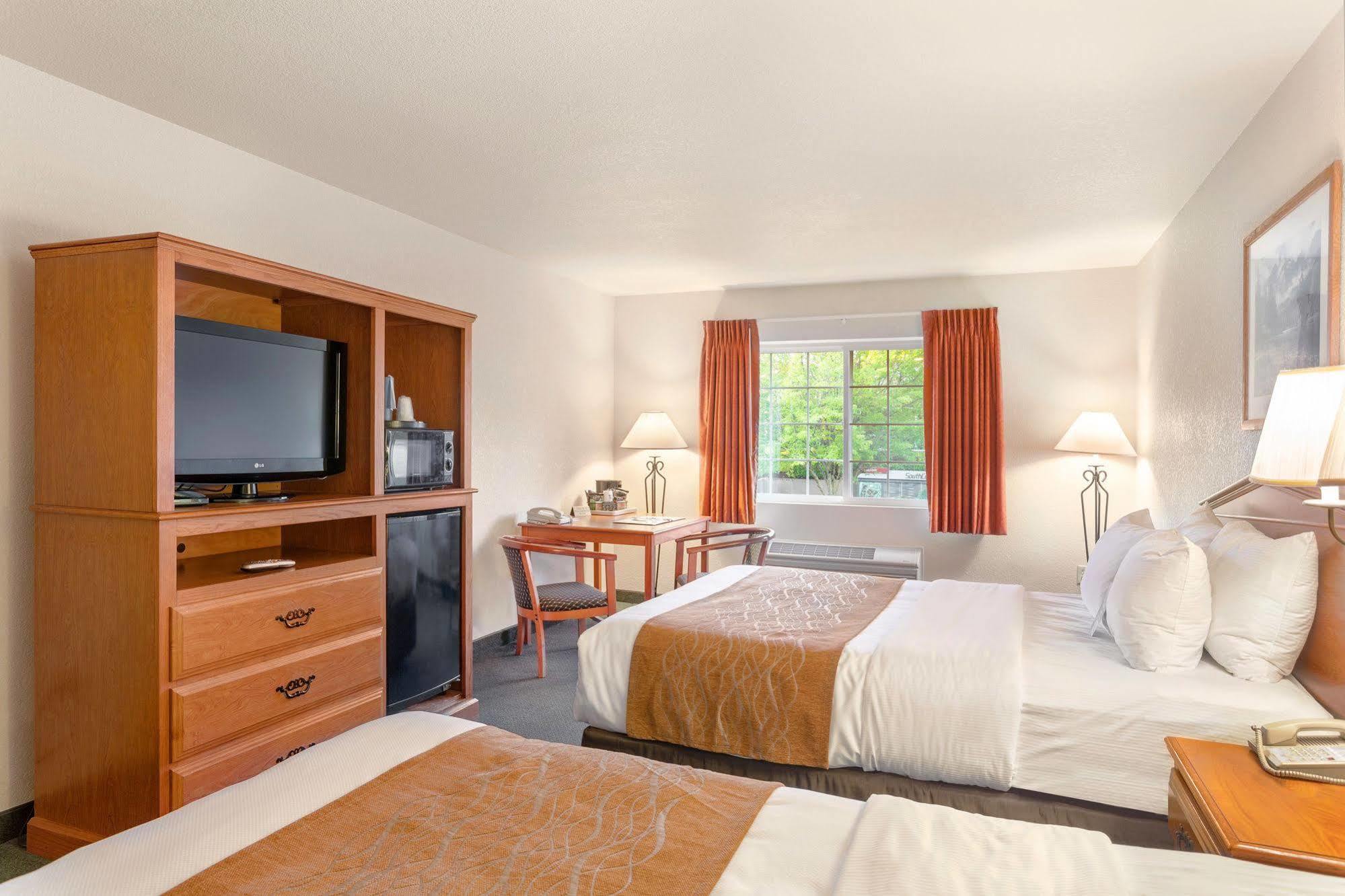 Comfort Inn & Suites Tualatin - Lake Oswego South Exterior photo